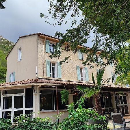 Logis Hotel & Restaurant Du Parc Gémenos Exterior foto